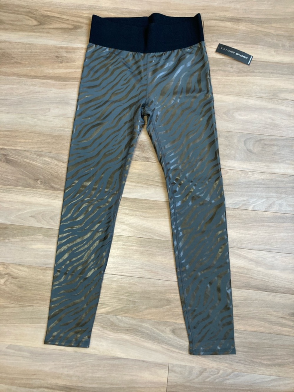 Tahari sport animal print zebra or tiger print legging  casual sporty Size S